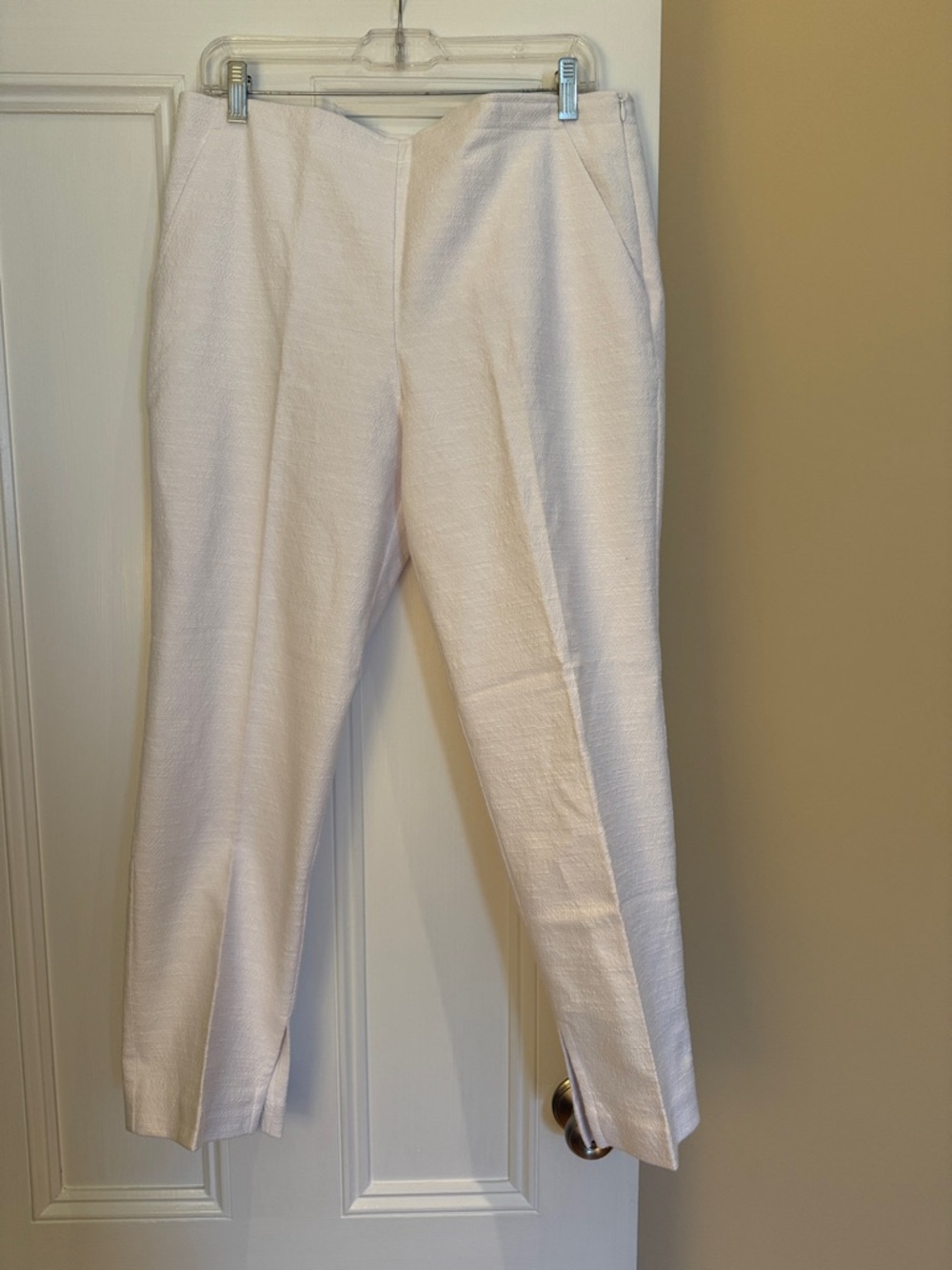 Trina Turk Ivory Slim-Leg Cropped Textured Ankle Pop Pant